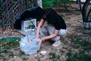 银装素裹！拜仁主场安联球场完全被白雪覆盖，今日比赛可能取消